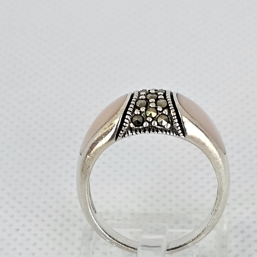 Genuine Mother of Pearl & Marcasite Ring Size 8! - Picture 4 of 7